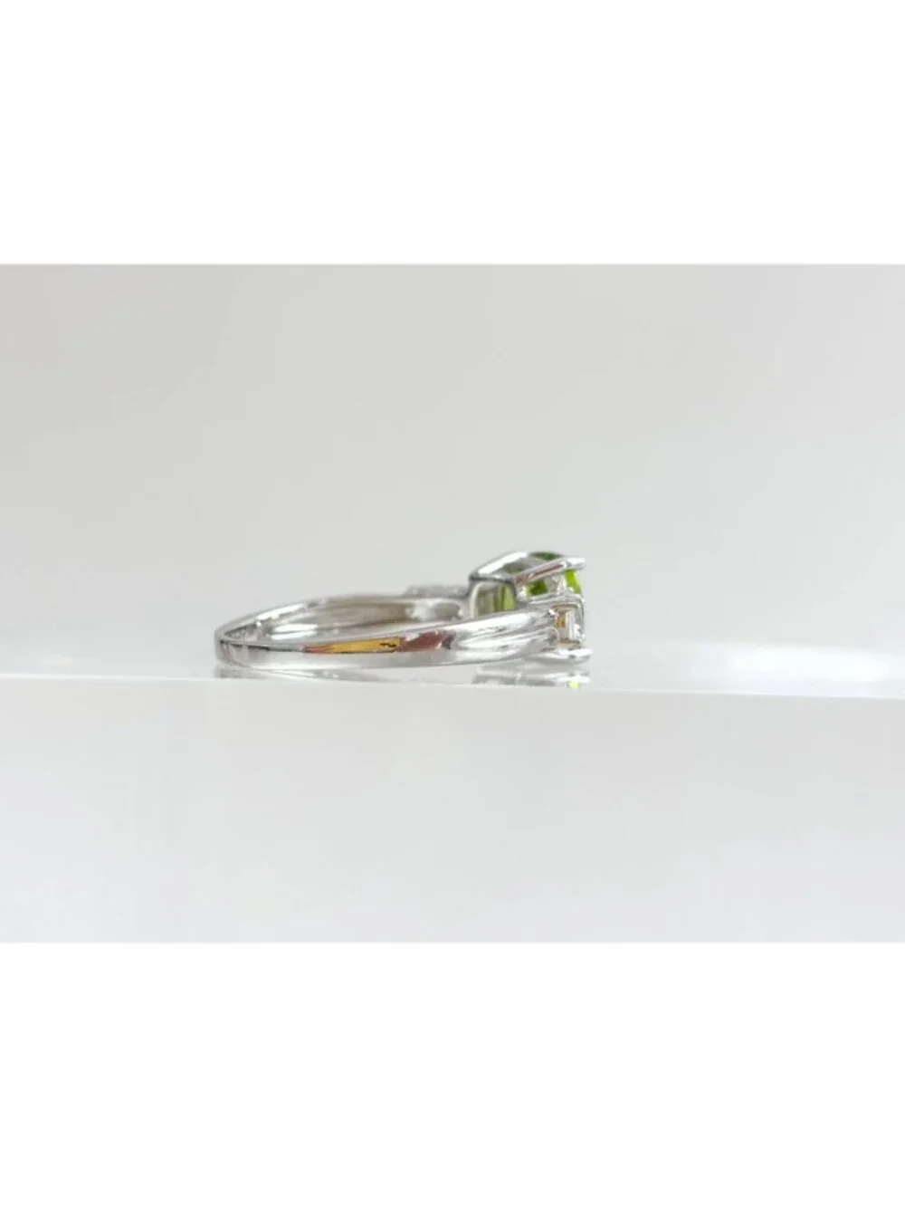Peridot Cushion Cut Gemstone CZ Lined Sterling Silver 925 Vintage Ring - sz 11